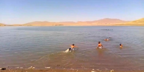 Patnos Barajı serinlemek isteyenlerin adresi oldu