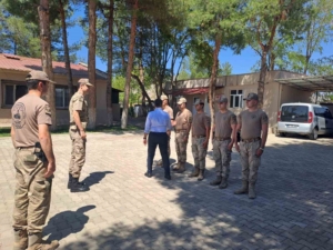 pekmezciler-ve-doger-mahallelerinde-ziyaretler-kaymakam-atistan-sehit-ailesine-destek-ve-toplulukla-bulusma-xmN1Px1n.jpg