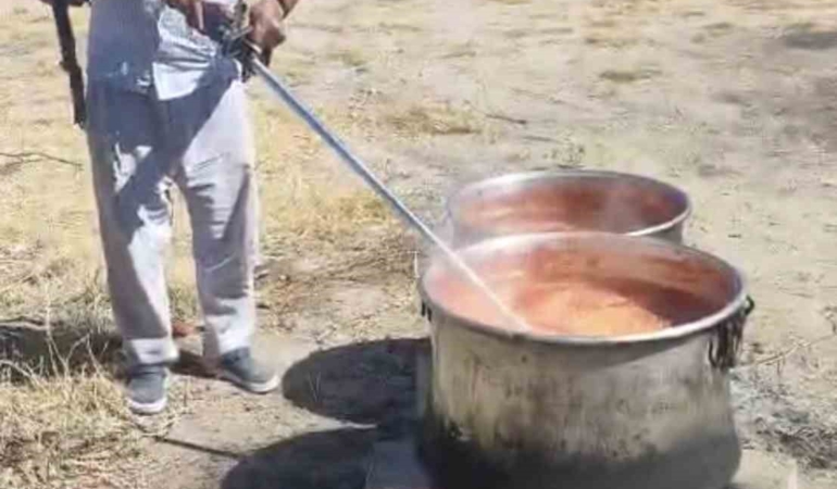 salcayi-ot-bicme-makinesi-ile-karistirdi-FghPbLXJ.jpg
