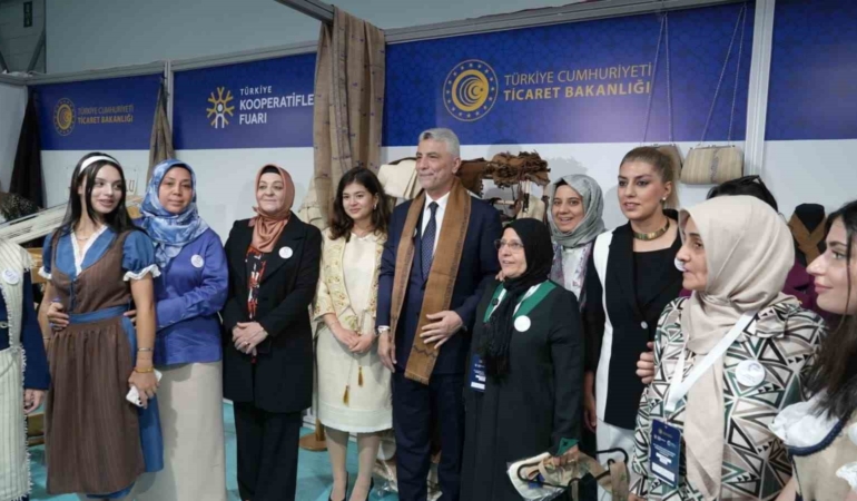 turkiye-kooperatifler-fuarinda-bakan-bolattan-stant-gezileri-ve-egitim-programi-v71eY3CV.jpg
