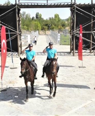 vanli-atli-birlikler-malazgirt-zaferi-yildonumu-etkinliklerinde-gorev-basinda-skXGFDfv.jpg