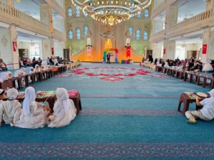 abdurrahman-enc-camiinde-bed-i-besmele-programi-kucuk-yasta-kuran-egitiminin-ilk-adimlari-bvNLeigE.jpg