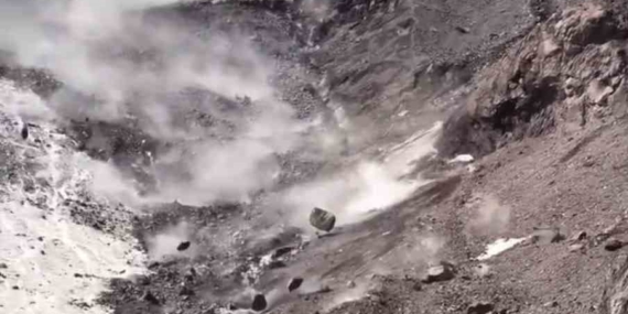 Ağrı Dağı’nda Sıcak Hava Dalgası Kayaları Harekete Geçirdi