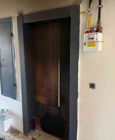 baglarda-bir-apartmanda-cikan-yangin-4kisi-etkilendi-ev-kullanilamaz-hale-geldi-b1BhvWH3.jpg