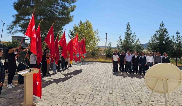 diclede-ilkogretim-haftasi-coskuyla-basladi-ogrenciler-yeni-egitim-yilini-heyecanla-karsiladi-gCOCak8z.jpg