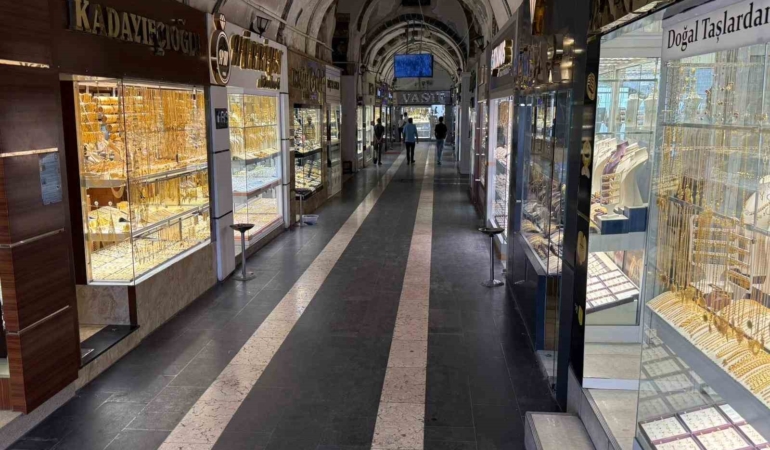 diyarbakir-kuyumcular-carsisinda-altin-fiyatlari-nedeniyle-isler-durgunlasti-YFG363s3.jpg