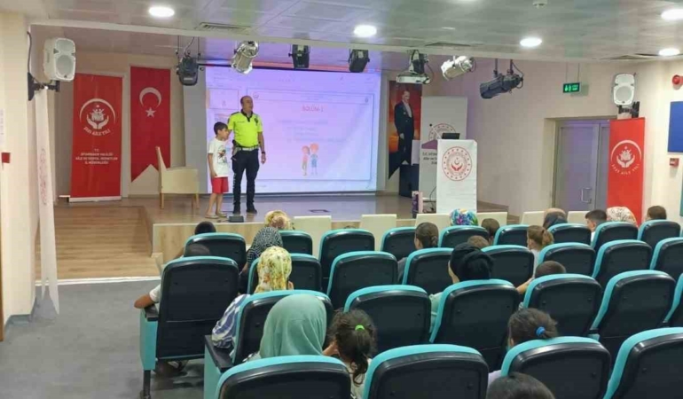diyarbakir-trafik-egitimiyle-ogrenciler-ve-veliler-icin-guvenli-yolda-adimlar-8ipqPeeL.jpg