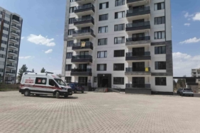 diyarbakirda-apartmanda-cop-kavgasi-2-yarali-1-gozalti-DrNkDLkY.jpg