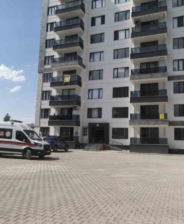 diyarbakirda-apartmanda-cop-kavgasi-2-yarali-1-gozalti-DrNkDLkY.jpg