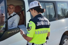 diyarbakirda-jandarma-trafik-denetimleri-17-ilcede-yeni-egitim-ogretim-yili-baslarken-surekliligini-surduruyor-D4zBLmcP.jpg