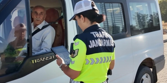 Diyarbakır’da Jandarma Trafik Denetimleri 17 İlçede Yeni Eğitim-Öğretim Yılı Başlarken Sürekliliğini Sürdürüyor