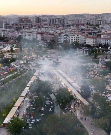 gaziantep-gastroantep-festivalinde-dumanlar-gokyuzunu-sardi-kebap-ustalari-ve-ziyaretciler-coskuyu-yasadi-IeAIFG8t.jpg