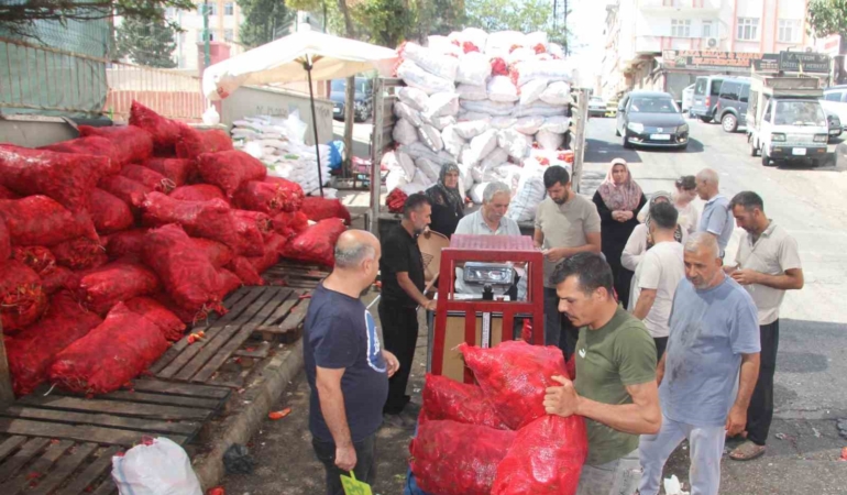 gaziantepin-biber-salcasi-sezonu-yogunluk-ve-geleneksel-uretim-ritmi-KbwZ8QzI.jpg