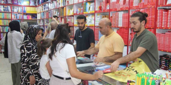 Gaziantep’te Yeni Eğitim Yılı Hazırlıkları: Veliler ve Öğrenciler Kırtasiyede Hareketli