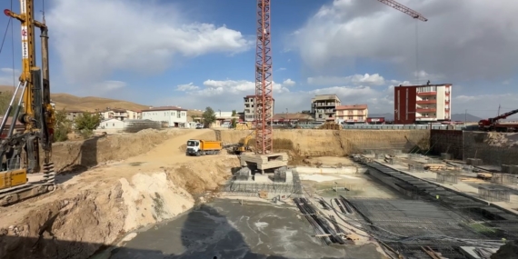 Hakkari Yüksekova’da 100 Yataklı Devlet Hastanesi İnşaatında Deprem İzolatörleri için Hazırlıklar Başladı