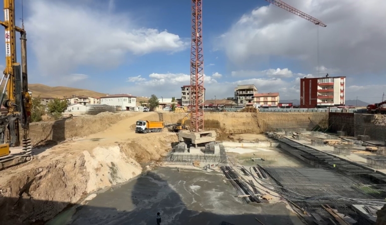 hakkari-yuksekovada-100-yatakli-devlet-hastanesi-insaatinda-deprem-izolatorleri-icin-hazirliklar-basladi-ebHCHi1V.jpg