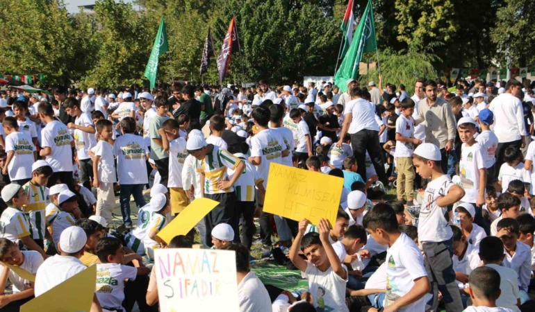 hayat-namazla-guzele-dogru-diyarbakirda-genc-zincirli-namazla-bulusuyor-jQXI6X1r.jpg