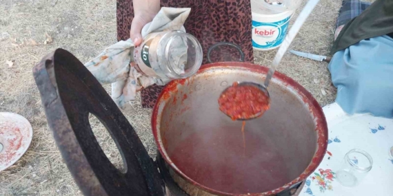 Imeceyle Kışlık Menemen Konservesi: Patnos Kadınlarının Özenli Hazırlığı