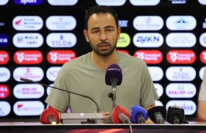 kocaelispor-teknik-direktoru-selcuk-inan-uzun-lojda-zorluklar-var-kazanmak-icin-adim-adim-gidiyoruz-t77C1YDM.jpg