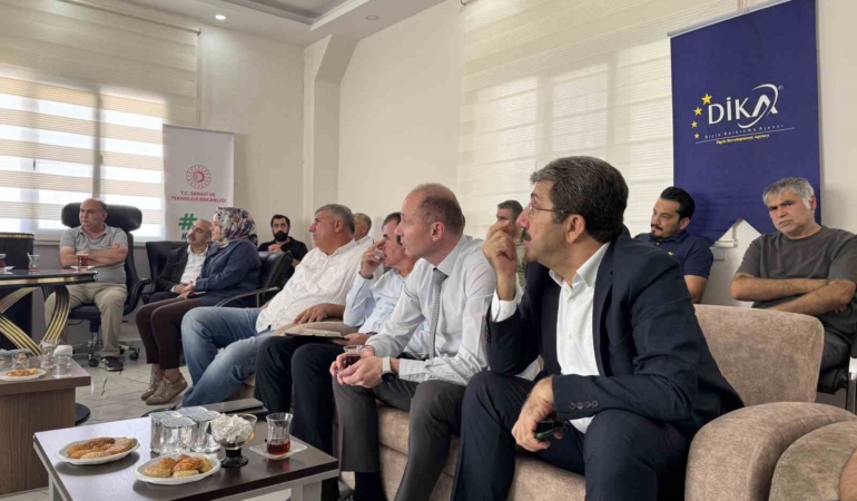 mardinde-yerel-kalkinma-hamlesi-ve-yeni-yatirim-tesvik-sistemi-bilgilendirme-toplantisi-wPysxOkI.jpg