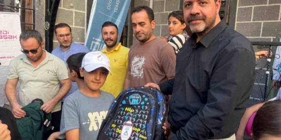 Mehmet Bozkuş’tan Yeni Eğitim Yılında Öğrencilere Kırtasiye Desteği: Mutlu Veliler ve İlham Verici Anlar