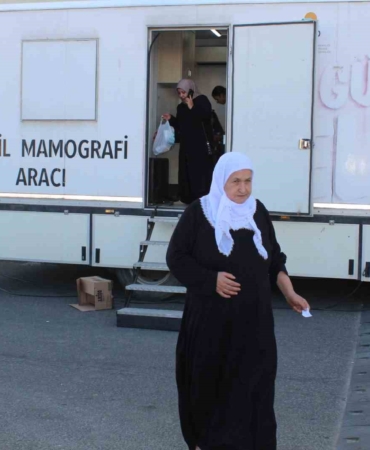 mobil-mamografi-araciyla-erken-teshis-icin-kapilari-aralayan-hizmet-G87iniHw.jpg
