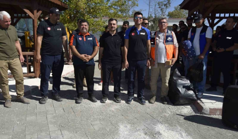 selahattin-eyyubi-genclik-kampinda-afad-gonullusu-etkinligi-ve-baraj-manzarali-yarismalar-DSNgy1J7.jpg