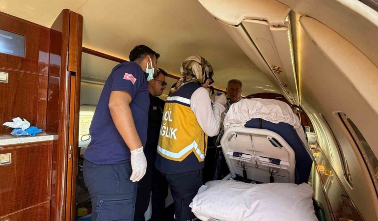 siirtten-istanbula-sepsis-icin-hizli-nakil-ambulans-helikopterle-ozel-hastaneye-transfer-1cUXqzen.jpg