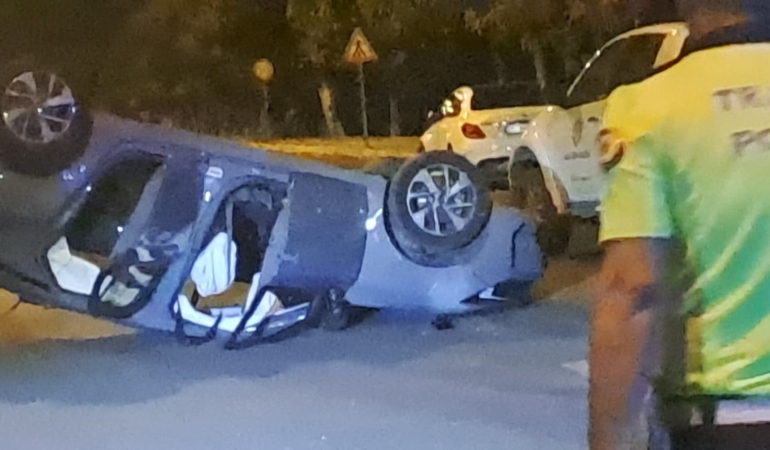 sur-ilcesinde-otomobil-takla-atti-3-yarali-olay-yerinde-inceleme-baslatildi-NZrvTzPu.jpg