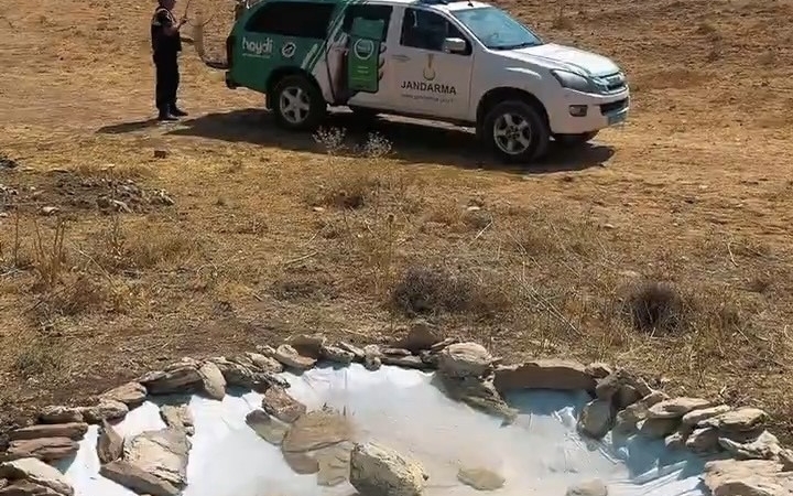 susuz-kalmaya-karsi-dogaya-duyarli-mudahale-van-il-jandarma-komutanligi-timi-mini-su-havuzlariyla-PerGJieA.jpg