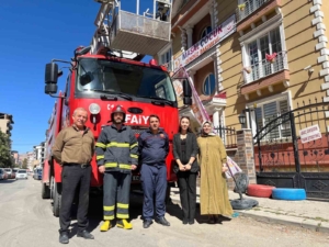 tatvan-cocuk-gunduz-bakimevinde-yangin-tatbikati-ve-egitici-bilgilendirme-R9S4wuBj.jpg
