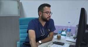 uzun-yolculuklarda-dikkat-bacak-toplar-damarlardaki-pihtilar-ve-akcigere-atma-riski-DqhXq5nT.jpg