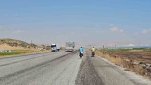 van-golu-cevresinde-bisiklet-tutkusunu-kesfetmek-doga-yol-ve-kulturel-zenginlikler-IUHTdXTv.jpg