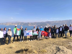 van-golu-icin-8-kilometreyle-dogaya-seslenen-tatvan-doga-tutkunlari-6Pv9WxHv.jpg