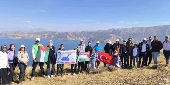 Van Gölü İçin 8 Kilometreyle Doğaya Seslenen Tatvan Doğa Tutkunları