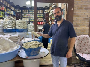 vanin-kislik-kup-otlu-peyniri-geleneksel-olgunlasma-ve-pazar-dinamikleri-Ib7uDbrP.jpg