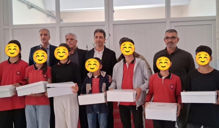 cermikte-300-ogrenciye-ayakkabi-yardimi-dayanisma-ve-destek-haberi-jYmSm9WF.jpg