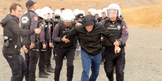 Çevik Kuvvet Tatbikatında Gerçekçi Müdahale ve Disiplinli Hazırbulunuşluk