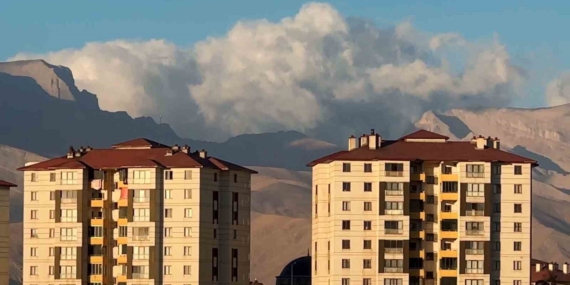 Cilo Dağı: Bulutların Altında Sabaha Karışan Manzara