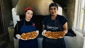 dag-evinin-sirin-lokantasi-coruh-ailesiyle-dogal-lahmacun-ve-pide-deneyimi-FSWZRKwB.jpg
