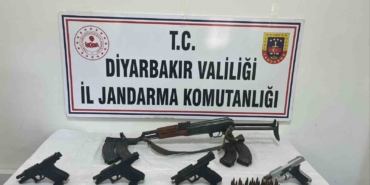 diyarbakir-cinarda-yapilan-operasyonda-ruhsatsiz-silah-ve-muhimmat-ele-gecirildi-gUtA77q5.jpg