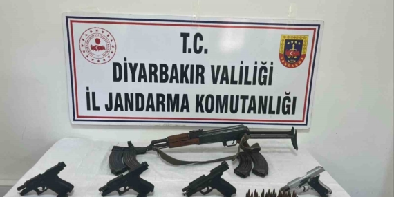 diyarbakir-cinarda-yapilan-operasyonda-ruhsatsiz-silah-ve-muhimmat-ele-gecirildi-gUtA77q5.jpg