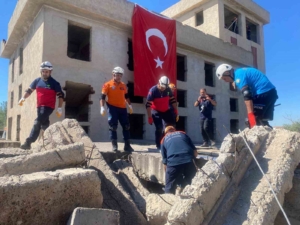 diyarbakir-deprem-tatbikati-enkaz-kurtarma-ve-kbrn-olaylarina-odakli-koordinasyon-GZ6X9R79.jpg