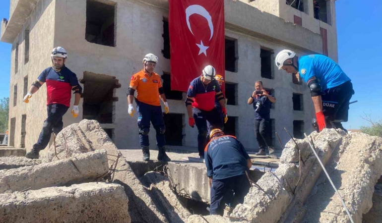 diyarbakir-deprem-tatbikati-enkaz-kurtarma-ve-kbrn-olaylarina-odakli-koordinasyon-GZ6X9R79.jpg