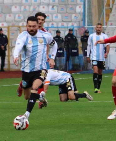 erzurumspor-fk-eumraniyespor-maci-ev-sahibi-eren-ve-orhanin-final-dokunuslariyla-2-0-KmOceVhW.jpg