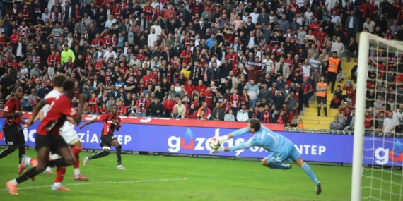 Gaziantep FK-Efsanevi 3-0’luk İlk Yarıyla Antalyaspor’u Mağlup Etti