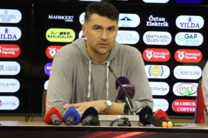 gaziantep-fk-teknik-direktoru-burak-yilmaz-tarihi-fark-potentialini-3-0dan-sonra-gorduk-fenerbahce-icin-7EQ6QCAa.jpg