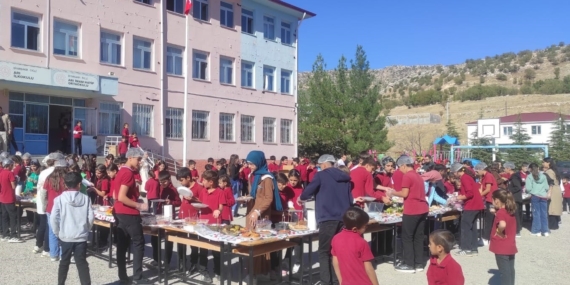 gazze-icin-okullardan-dayanisma-dicle-ari-mahallesinde-cedes-projesiyle-yardim-kampanyasi-FKSM572m.jpg