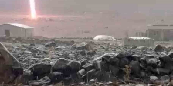 Gülpınar’da Yıldırım Düşüş Anı: Cep Telefonuyla Görüntülenen Anlar ve Güvenlik Notaları