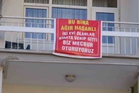 konut-depreminde-agir-hasar-iddiasi-balkon-pankartiyla-tepki-Cfte4Y2D.jpg
